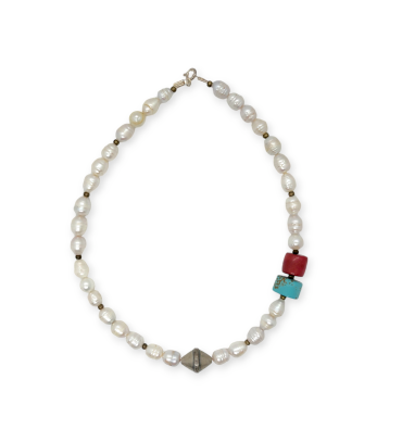 Necklace with pearls...